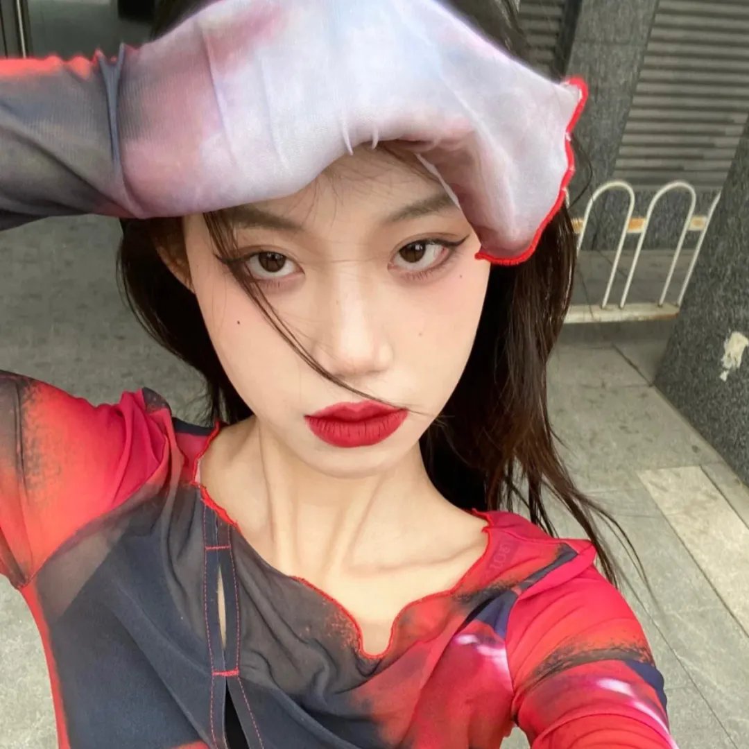 像恶魔的女人海报